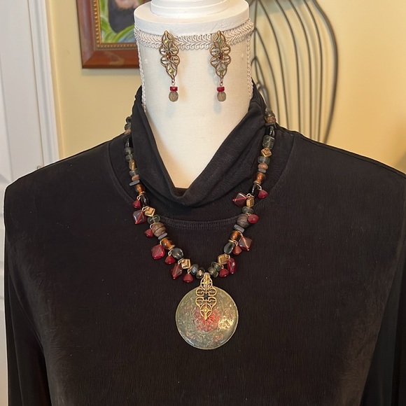 Chicos, green and brown, beautiful earrings, and necklace - Picture 2 of 5
